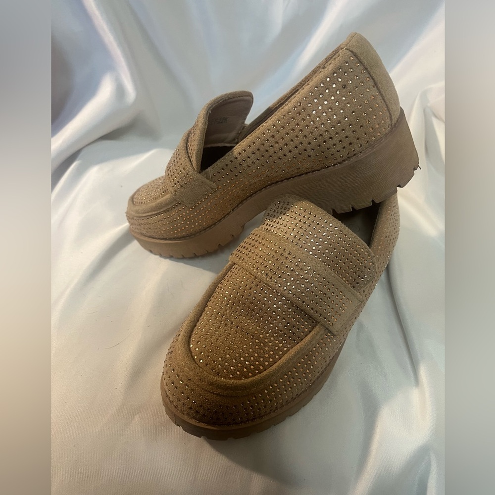 LUCKY TOP Girls Chic Tan Perforated Loafers with bling